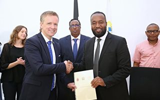 governor-hassan-ali-joho-og-meg