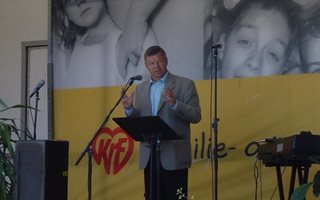 kjell-magne-bondevik-pa-besok-i-valgkampen-23.-aug-2003